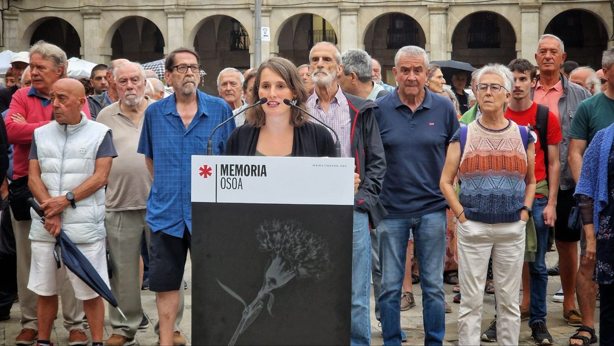 Las víctimas de la violencia de Estado, muy hartas de tanta discriminación, han denunciado esta decisión de la alcaldesa Etxebarria.

Dentro solo de año y medio es el 50 aniversario de la masacre perpetrada por la policía el 3 de marzo de 1976 en Gasteiz. 

✍️#MemoriaOsoa ✊🏿🌹✌🏿