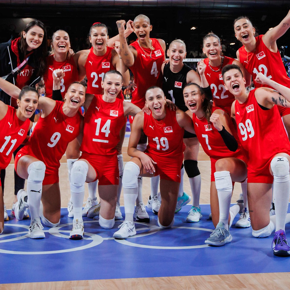 gibbybaris's tweet photo. 🇹🇷 Türkiye takım sporları tarihinde ilk kez voleybol ile yarı finalde yer alacak

⚡️ Daha önce çeyrek finalden ilerisine gidilemezken bugün Çin galibiyetiyle yarı finale kaldık

#FileninSultanları #Paris2024