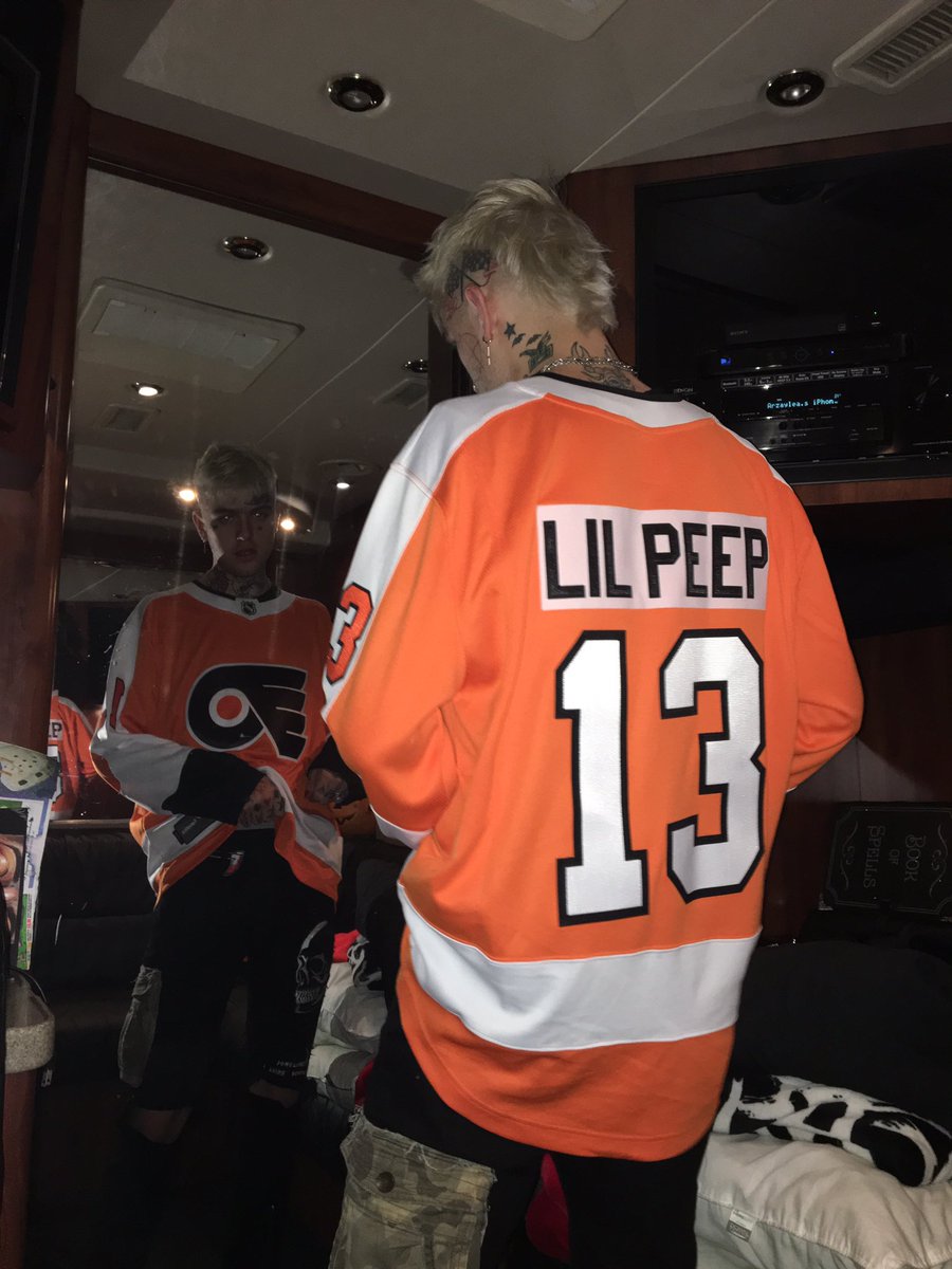 archivegustav's tweet photo. LIL PEEP https://t.co/JAMJ46TFli