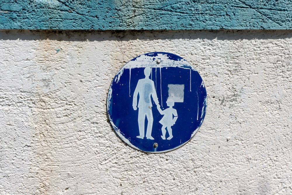 Secondowelfare's tweet image. Le imprese possono avere un ruolo importante per promuovere la #genitorialità responsiva, il sostegno alla #natalità e le basi di una buona #crescita per le bambine e i  bambini. Come?

Ce ne parla Monica Castagnetti (@csbonlus)  

🚸 secondowelfare.it/primo-welfare/…