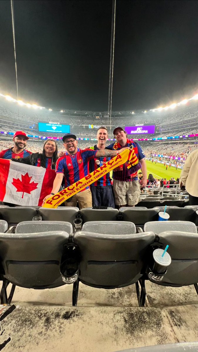 ConfePenyesFCB's tweet photo. 🥰 ¡Las peñas no se perdieron el 'Clásico' en Nova Jersey!

📲 https://t.co/HGYwyzK4FV

🔵🔴 #FemBarçaFemPenya #ForçaBarça https://t.co/OJ0888jTr0