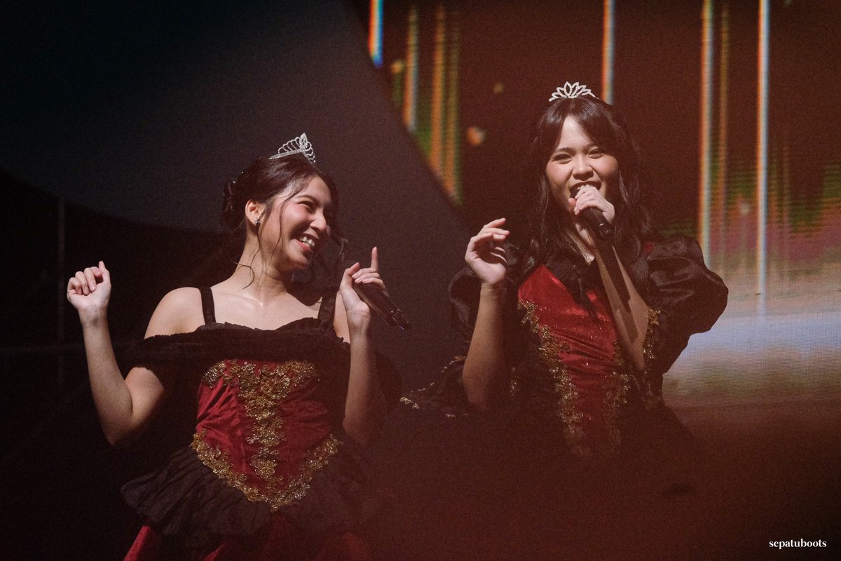 Complementing each other. <a href="/S_GraciaJKT48/">.</a> <a href="/R_AdelJKT48/">.</a>