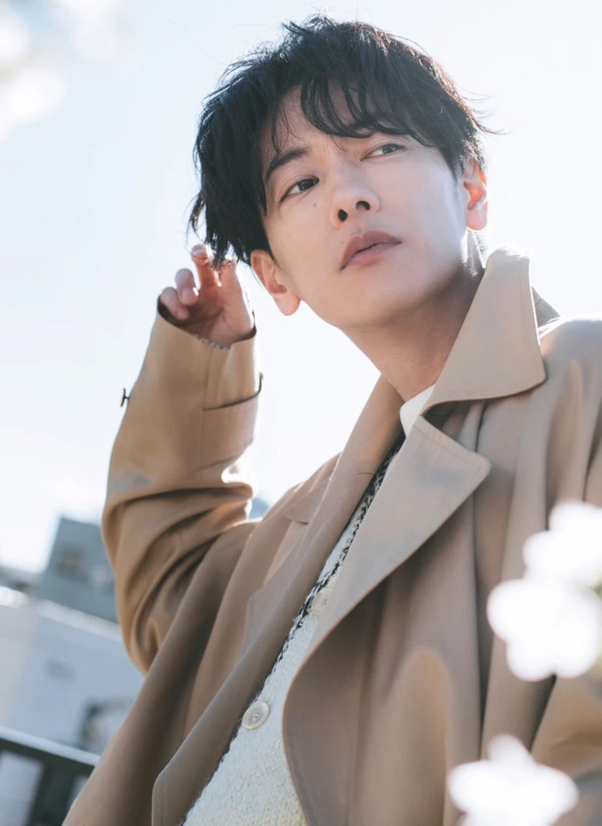 taketake3212's tweet image. ハンサムの日

 #佐藤健さん

外にだれがいますぅ？