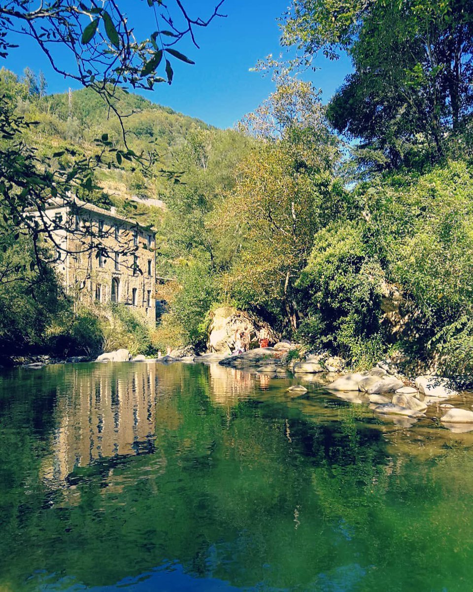 lamialiguria's tweet photo. La Valle della #GiaradiRezzo è una vera oasi di pace tutta da scoprire
📍Un affluente del torrente #Arroscia che attraversa villaggi medievali di grande importanza storica: #Rezzo, #Lavina e #Cenova
| 📸 @itreladroni @silviopiedimonte @jakecarson https://t.co/ZDkxYAff1N
