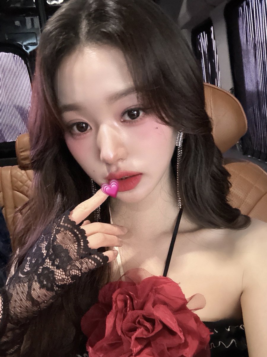 ivepics_'s tweet photo. 🐰🫧 https://t.co/d6NUVzBbkE