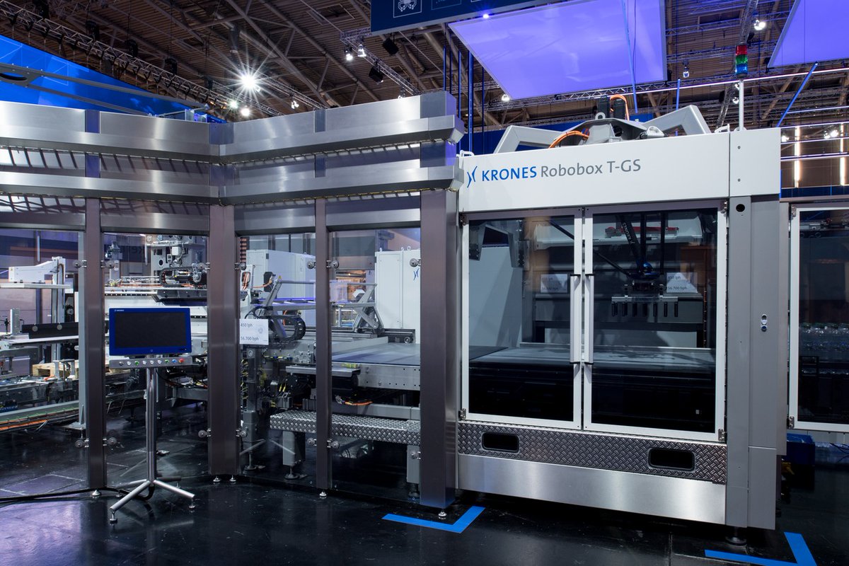 KronesAG's tweet photo. New possibilities with the #Robobox T-GS!🤖 The grouping system uses a tripod robot with innovative parallel kinematics.⚡Thanks to this conversion, it has advanced several steps at once. Why? It has become more powerful, quicker, more robust and more precise all at once.🔧 https://t.co/uInE8Bxu6n