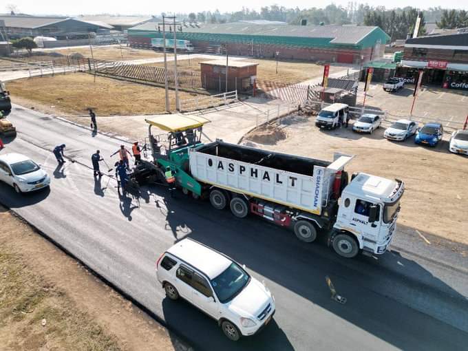 MulakazuvaL's tweet photo. The opposition wants to demonstrate against Change/Transformation & development.
As i write this post, Asphalt Overlay is in progress on Harare Drive towards Liberation Legacy Way.
#Wozodei
#NyikaInovakwaNeveneVayo
@Zim_Vision2030 @ladyzimbabwe1 @DhliwayoCandy @SandileMakeba https://t.co/rT8e1ALkzW