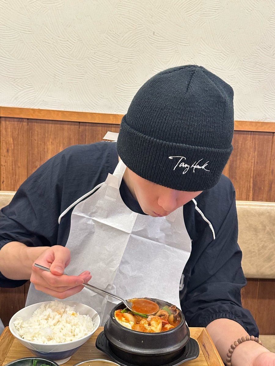 offclASTRO's tweet photo. 우리 막둥이 솔로앨범 너무너무 축하한다!!ㅎㅎ 오늘 쇼케도 파이팅이야💜 https://t.co/eEpJtiwfCV
