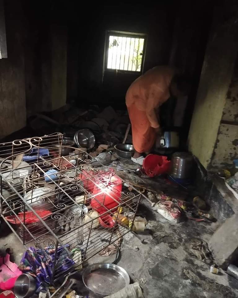 AdityaRajKaul's tweet image. Evidence of Hindu Temples attacked by Islamist mobs in Bangladesh. This ISCKON Temple in Meherpur, Khulna Division of Bangladesh. I spoke to senior ISCKON office bearers who confirmed that at least 5 temples in Bangladesh have been attacked and gutted. Many Hindus are in hiding.