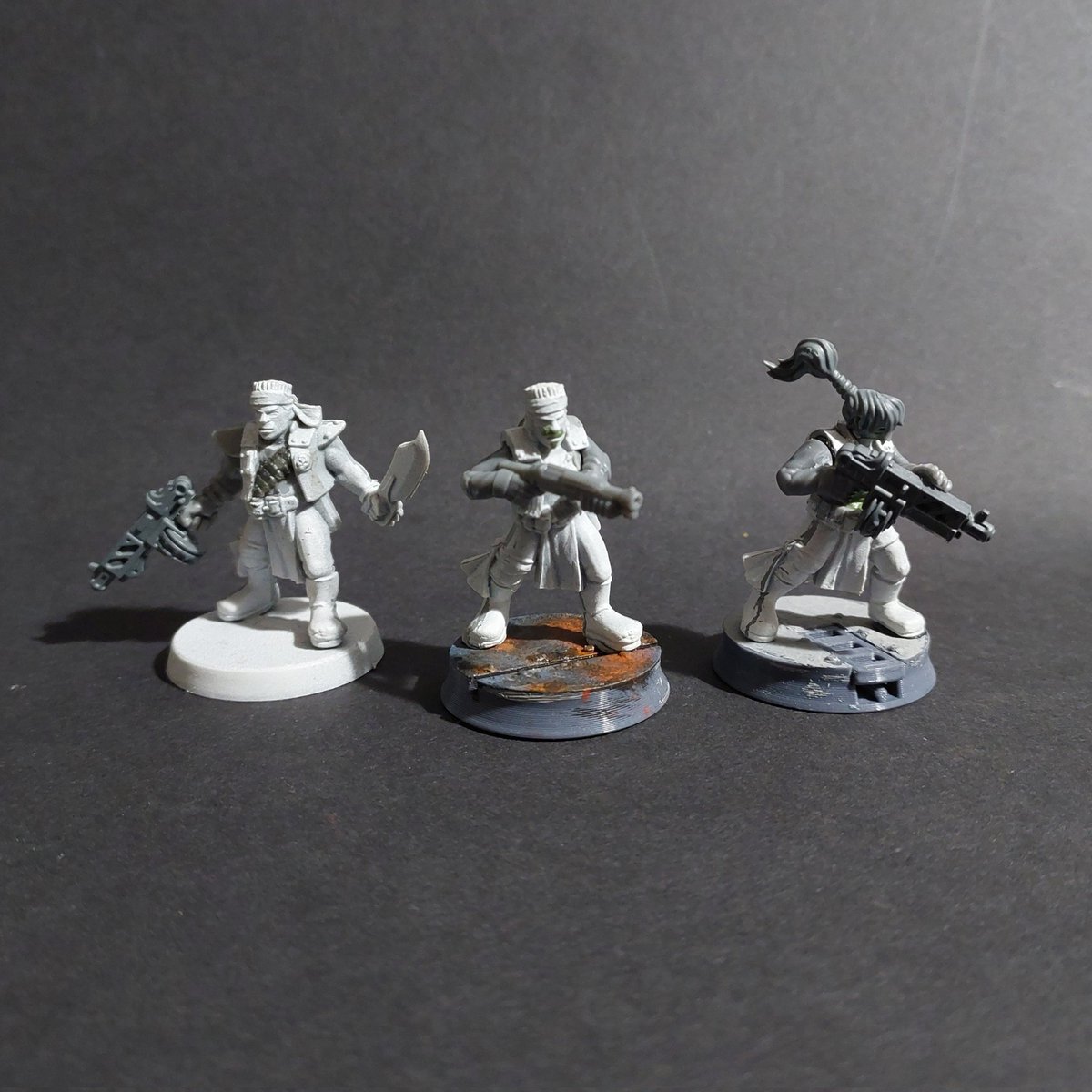Sanakism's tweet photo. I'll let my most-recent kitbashing project speak for itself here...

Still my favourite era of GW sculpts, even with the ridiculous hands, stilted poses, and clown shoes. https://t.co/zhHbhKL68F