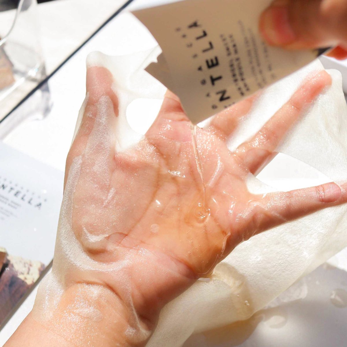 มาสก์ SKIN1004 ชอบมากต้องมีติดไว้ใช้ตลอด มาสก์ติดต่อกันวีคนึงผิวโกลว์สุดๆลดผิวระคายเคืองดีมาก ผิวแข็งแรงขึ้น!
 แอมพูลฉ่ำๆเต็มแผ่นเต็มซองยังกะใส่มาทั้งขวด มาสก์คืนเดียวเช้ามาผิวฟู อิ่มน้ำเร่งด่วนบูสผิวไวมี HyaComplex ถึง 3 ชนิด👍🏻
ใช้มาสก์ทุกวันได้สบายๆ 
#Skin1004OriginalThailand   #รีวิวSKIN1004