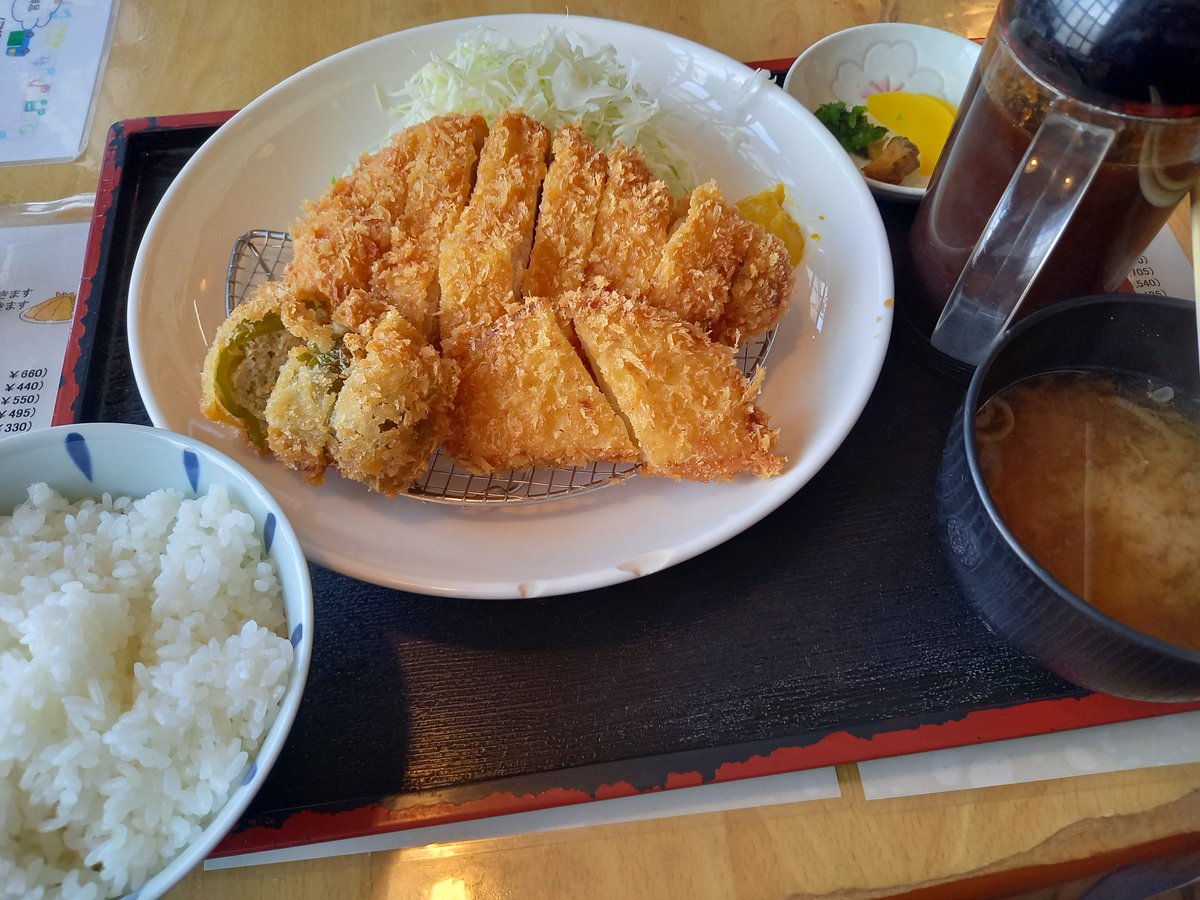 暑いけど食欲は減らない、、、

人気店なのに暑さのせいかお客さん私達だけ💦

#とんかつ　#成田とんとん　#夏バテ　#災害用非常用バッテリー　#BPS