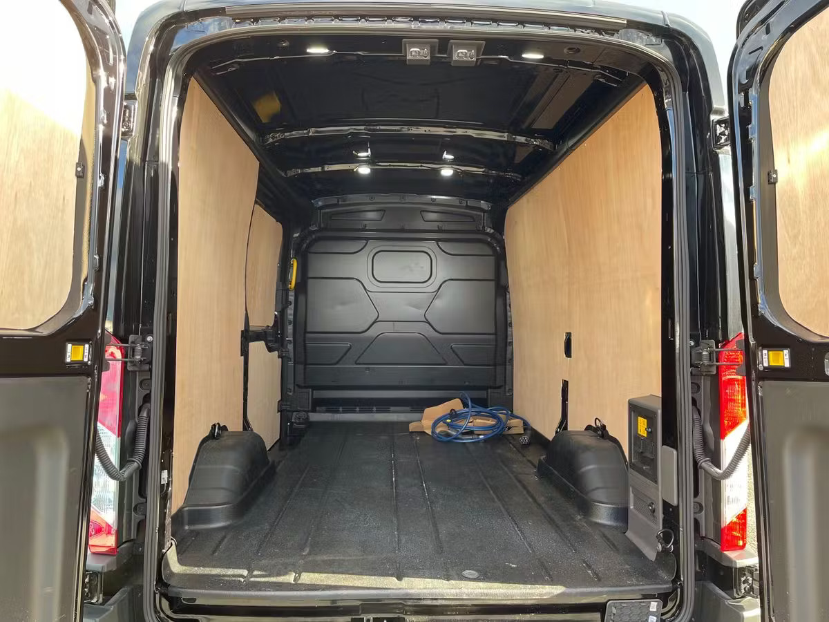 pentagon_ford's tweet photo. 📢VAN OF THE WEEK📢

Used 2023 Ford E-Transit Leader, featuring:

♨️Heated Front Windscreen
📱12" Touch Screen Display
🔑Keyless Entry and more!

Find out more: https://t.co/jN2Wa0qoCa

#VanOfTheWeek #UsedVan #FordVans #FordETransit #TransitLeader #PentagonFord https://t.co/WB1EVQCGQG