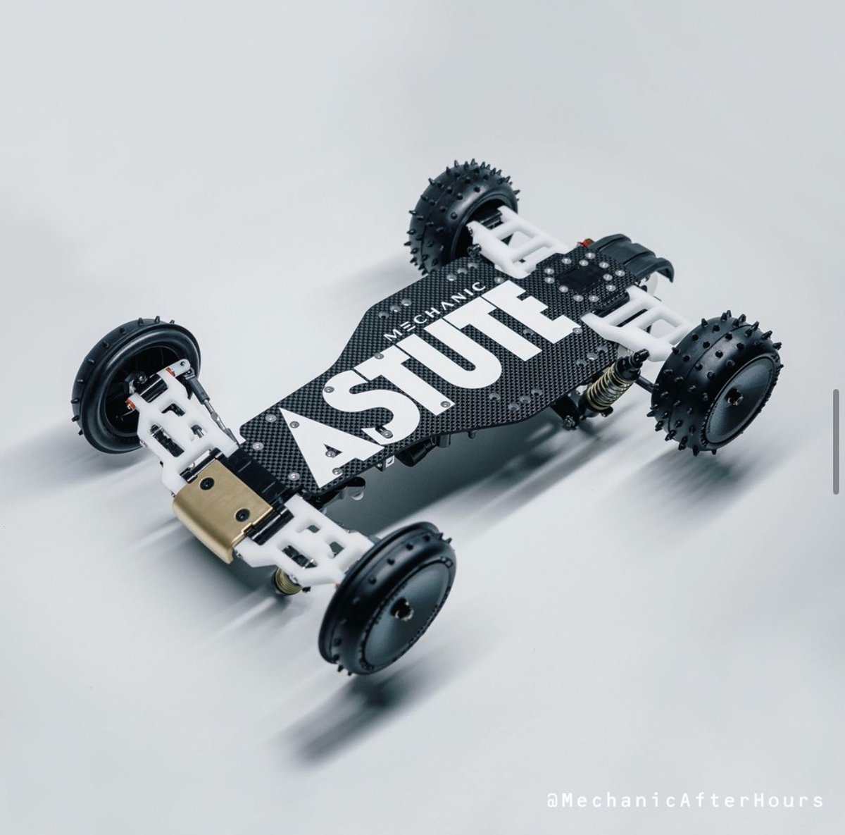 スーパーアスチュートも再販されるみたいですね！ デルリン削り出し