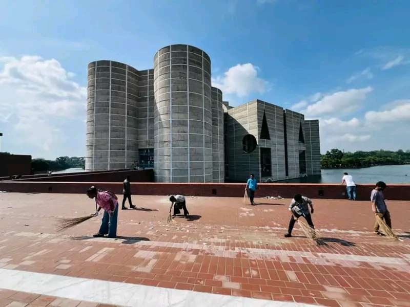 sapphire_2602's tweet image. Cleaning the Sangsad Bhaban Area

#YourAssetYourResponsibility
#WeStandWithMinorities 
#StopIndianPropaganda
#HindusAreSafeInBangladesh