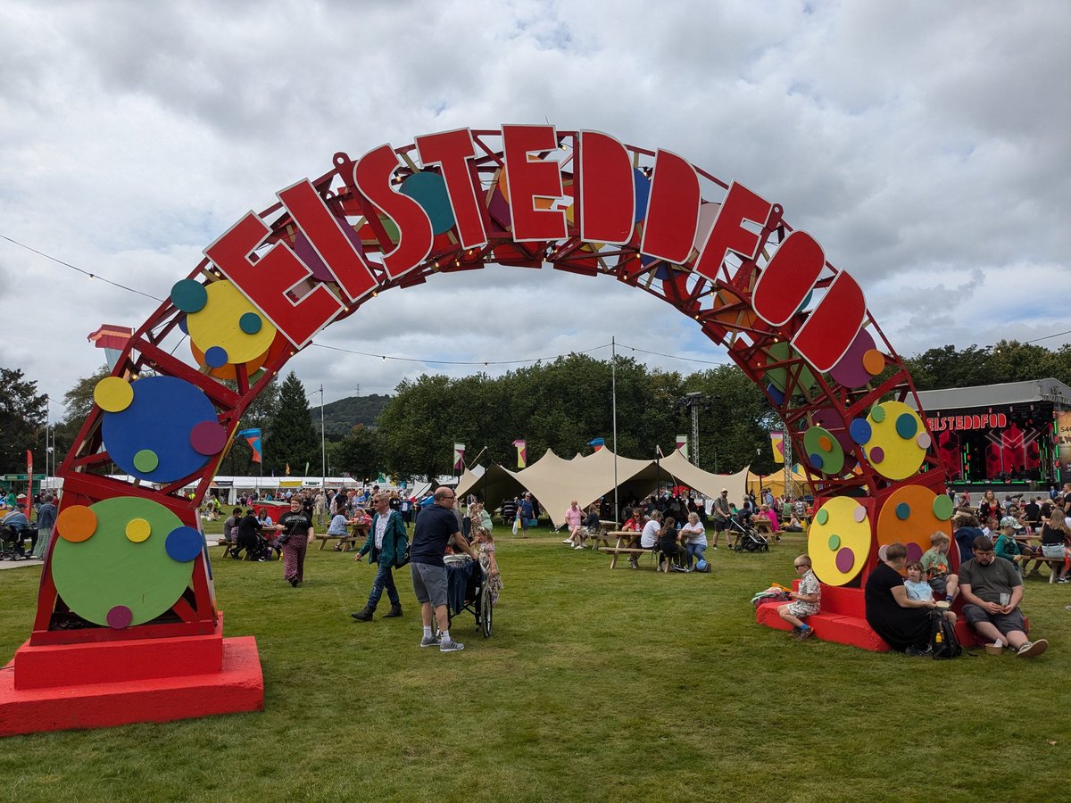 AlexLloyd81's tweet photo. Taking a bit of time out after a fun few days at @eisteddfod with @alwcymru 

#pontypridd #milfordhaven #eisteddfod2024 #tomjones #eisteddfod https://t.co/89ZFfYF0Js