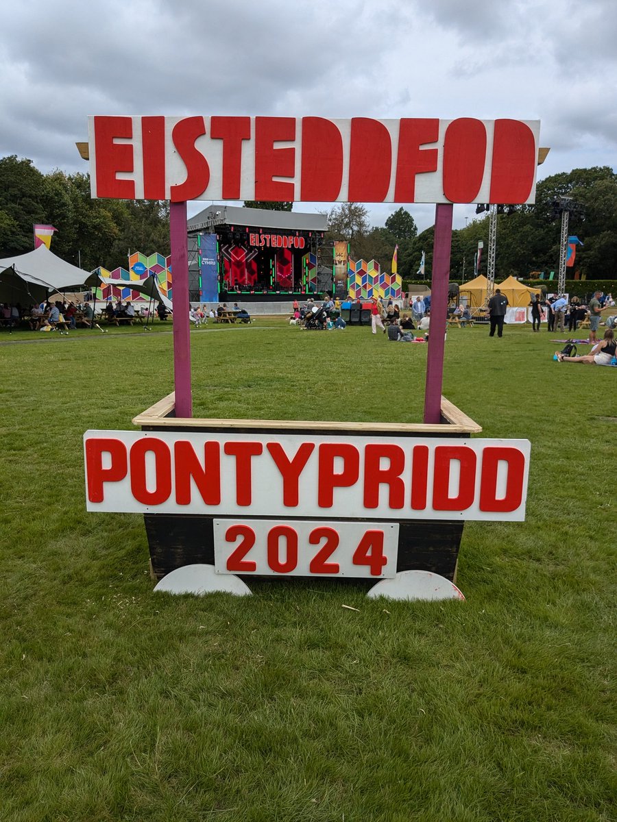 AlexLloyd81's tweet photo. Taking a bit of time out after a fun few days at @eisteddfod with @alwcymru 

#pontypridd #milfordhaven #eisteddfod2024 #tomjones #eisteddfod https://t.co/89ZFfYF0Js