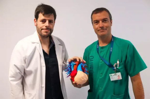 calidadACSA's tweet photo. La Unidad del Corazón del 🏥@HRegionalMalaga reconstruye en impresión 3D el corazón 🫀 de un paciente para dirigir una cirugía cardíaca de manera personalizada. 
#CertificaciónEsCalidad 
➡️https://t.co/UOL96LcrlW, vía @saludand https://t.co/uTcCsEzTsj