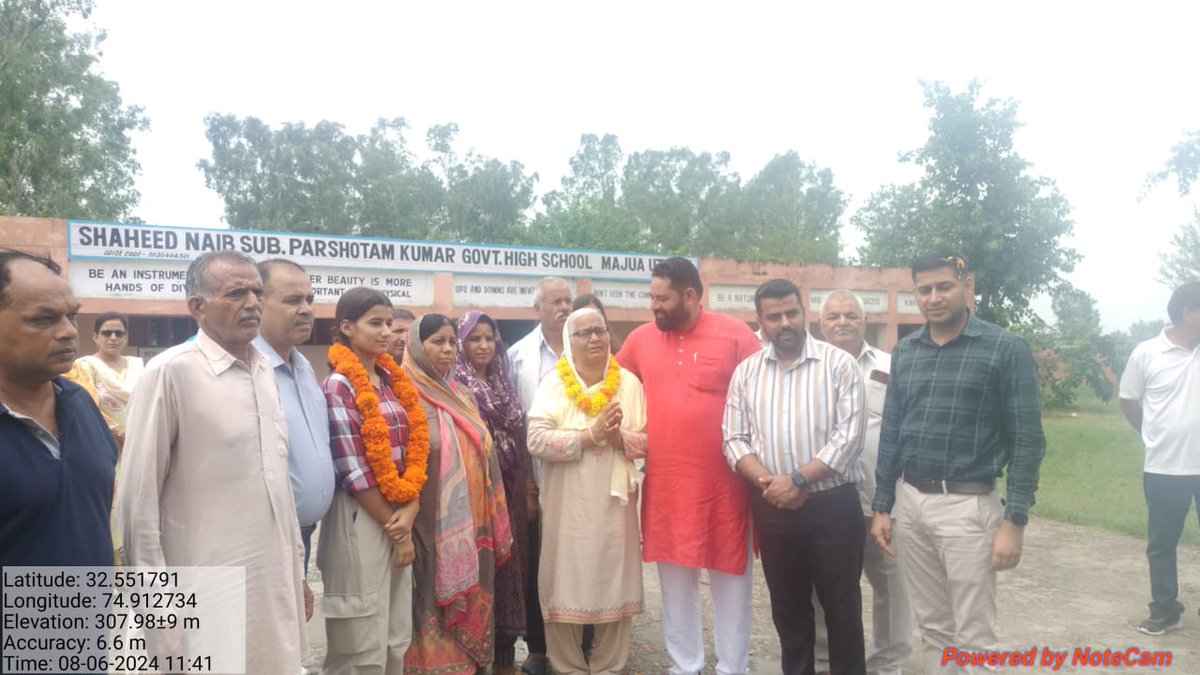 acd_jammu's tweet photo. As part of ongoing campaign of "Ek Ped Shaheedon Ke Naam" under "Swachhta Pakhwada", ACD, Jammu Dr. Vikas Sharma paid tribute to martyr Naib Subedar Parshotam Kumar in Village Majua Uttami of Block Bishnah.
Further DDC Bishnah, BDO Bishnah and Tehsildar Bishnah were also present. https://t.co/ZwOz5TjupC