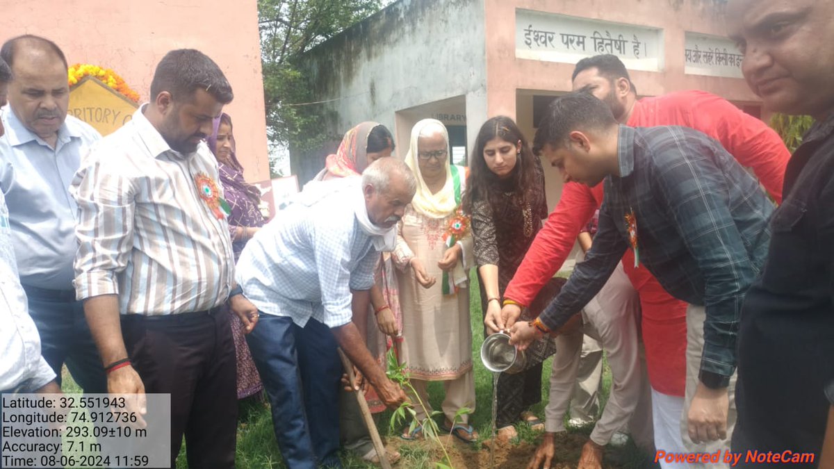 acd_jammu's tweet photo. As part of ongoing campaign of "Ek Ped Shaheedon Ke Naam" under "Swachhta Pakhwada", ACD, Jammu Dr. Vikas Sharma paid tribute to martyr Naib Subedar Parshotam Kumar in Village Majua Uttami of Block Bishnah.
Further DDC Bishnah, BDO Bishnah and Tehsildar Bishnah were also present. https://t.co/ZwOz5TjupC