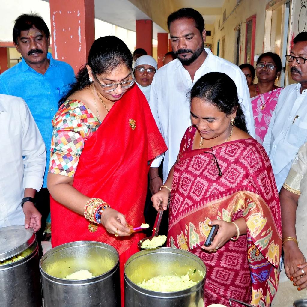 vinukula789's tweet photo. 14 వ డివిజన్ MSM high school మాకు ఇష్టమైన స్కూల్. 
మంత్రి నారాయణ గారి సహకారంతో స్కూల్ ను అభివృద్ధి చేస్తాం.
మాజీ కార్పొరేటర్ కోటంరెడ్డి సంధ్య.
#narayanafornellore
#kotamreddysrinuvasulureddy
#iTDPNelloreCity 
#iTDPforTDP https://t.co/1Z2EqrTpFz