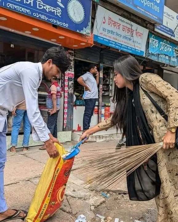 sapphire_2602's tweet image. Bangladesh students cleaning the streets !

#YourAssetYourResponsibility
#WeStandWithMinorities 
#HindusAreSafeInBangladesh