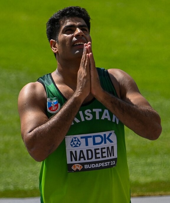 Muneeb313_'s tweet photo. BREAKING NEWS: Arshad Nadeem soars into the final of Javelin Throw at Paris Olympics after nailing 86.59m in his first attempt, igniting Pakistan's dreams of glory! 🔥

Pakistan's medal hopes are alive and kicking! 💪

#Paris2024 https://t.co/WgS7bz5rnr
