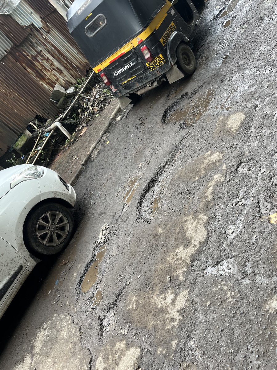 JainVinod5's tweet photo. @mybmcWardL @mybmc @mybmcRoads @ANILGALGALIRTI @kirandamle01 @NewsDrv @TheVoiceOfKurla @BJP4NCMumbai @BjpKalina 
@MPLodha @MTPHereToHelp 
@KurlaW 
Condition of match factory lane ( HPK marg ) Kurla West 😔
Main connecting road to BKC from Kurla West station https://t.co/4KXm0R75Ve