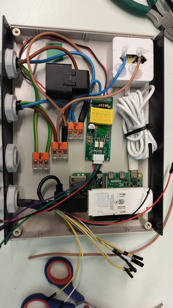 SATOProject1's tweet image. 📰 Hot off the press!

👀Discover how the @cienciasulisboa team developed a Data Acquisition Kit (DAK) to assess real-life home appliance use.

📊From energy &amp;amp; water usage to performance analytics, this tool helps to enhance home efficiency.

Read more👉bit.ly/46CZfnl…