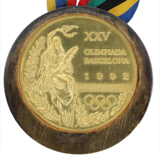 BeatKit22's tweet photo. Clyde Drexler's Olympic medal (1992 Dream Team) is up for auction at @GoldinCo. Current bid is at $457,500.

Ken Goldin told me "This is possibly the only opportunity to secure a medal from this team." https://t.co/VlOxtd3ue5