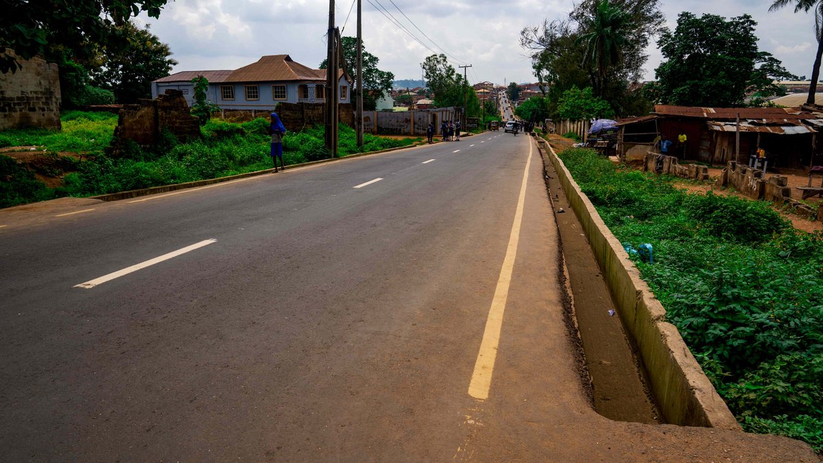 FeedbackOYSG's tweet photo. Completed Project (Lot 2): Reconstruction of the 3.5 km Oke Adu-Ode Aje-Aremo-Orita Aperin Road. One of the eight feeder roads in Ibadan totalling 38.48 km commissioned on 11 July 2024. More details https://t.co/APIc5J8Ktt https://t.co/eOVyyEUfqb