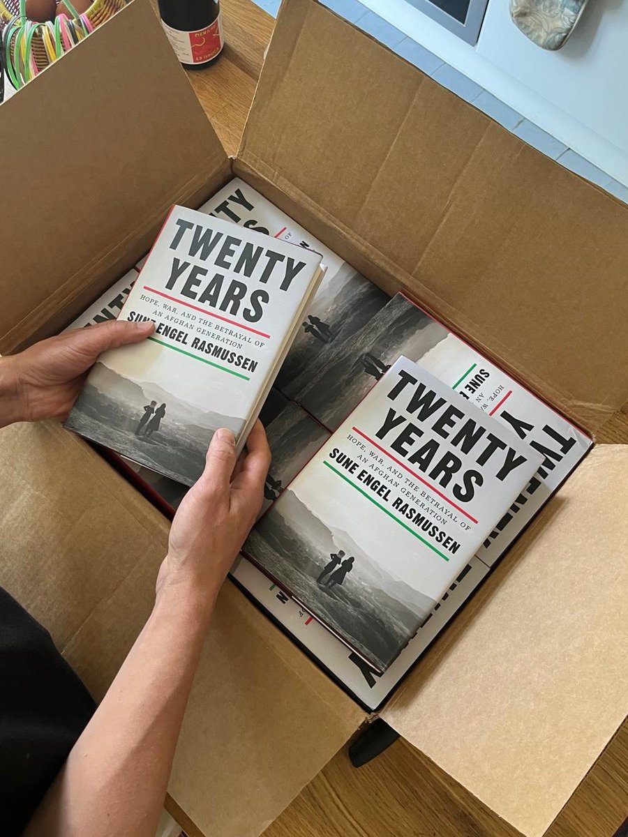 PUBLICATION DAY! 
My book on the Afghanistan war was 8 years in the works and it's surreal to finally share it with you. TWENTY YEARS tells the story of the war through the people it affected the most: young Afghans with very different lives and fates 
bookshop.org/p/books/twenty…