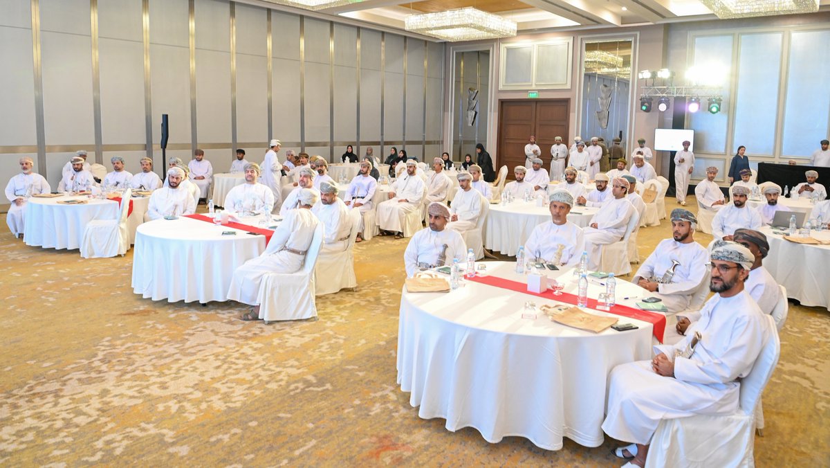 🔵 إطلاق الحملة الوطنية “طاقتنا المستدامة” في محطتها الأولى بـ #محافظة_ظفار 

🎙️ "سعادة الدكتور منصور: التحول إلى مصادر الطاقة النظيفة في الوقت الراهن يُعد ضرورة حتمية ومسارًا اقتصاديًّا عمليًّا نحو مستقبل وتنمية مستدامة."
halafm.om/40417
#هلا_اف_ام
<a href="/apsr_om/">هيئة تنظيم الخدمات العامة</a>