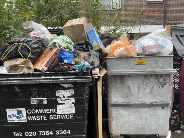 Brunton Wharf TRA (@bruntonwharftra) on Twitter photo And again. Meant to have two domestic waste collections a week from <a href="/towerhamletsnow/">Tower Hamlets Council</a> - had the usual single one, as usual not on the day specified. Managers can't organise/control their own staff it seems. Caretaker reporting, again. And again. Meant to have two domestic waste collections a week from <a href="/towerhamletsnow/">Tower Hamlets Council</a> - had the usual single one, as usual not on the day specified. Managers can't organise/control their own staff it seems. Caretaker reporting, again.