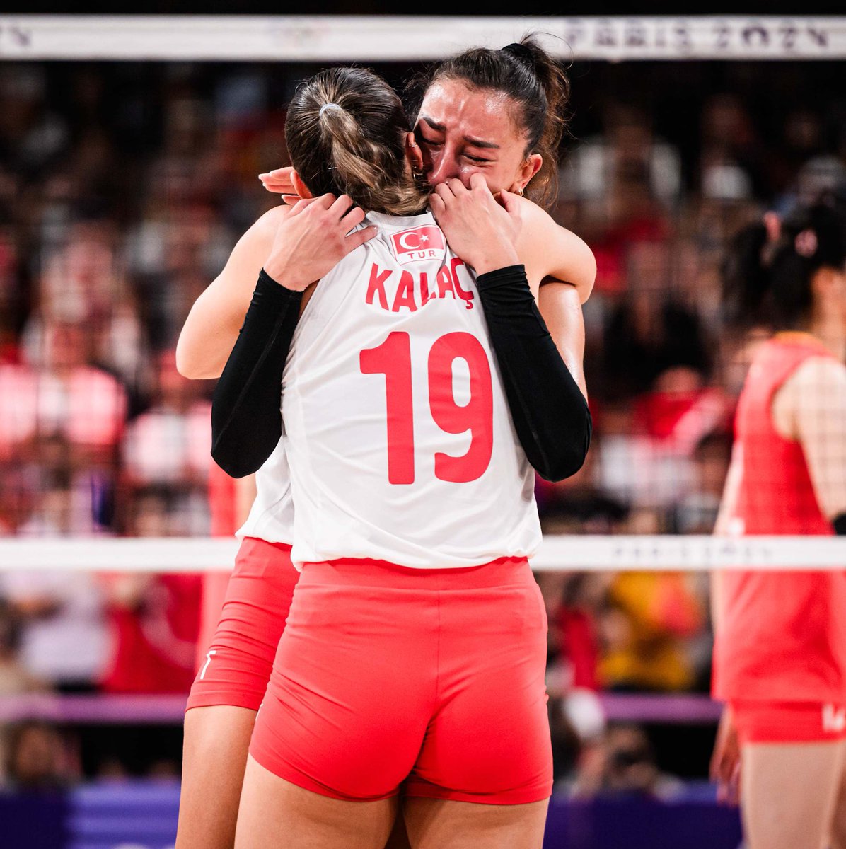 voleybolunsesi's tweet photo. 🎶 “Bıraktım geldim evimi geride
Adımı aldılar, kan karıştı terime” 🎶

#Paris2024 #Olympics https://t.co/jlH0w9KIFs