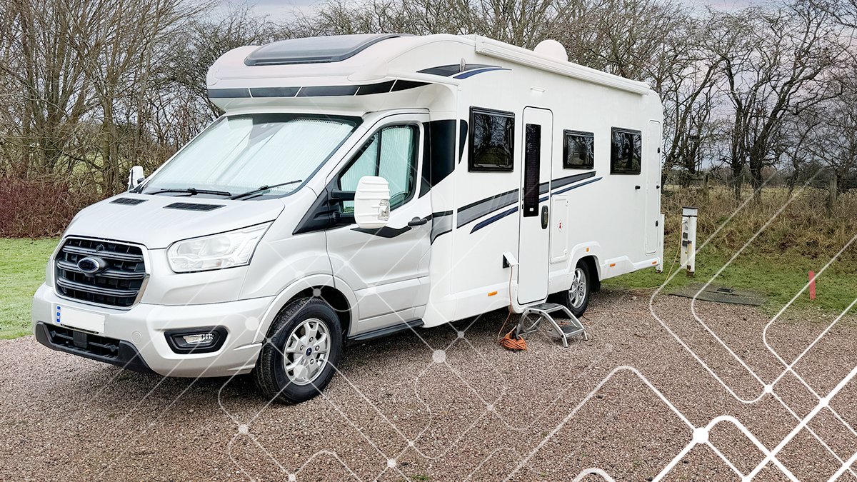 Our team recovered a motorhome from the Swindon area recently, which had been stolen off a customer's drive overnight. 

Thankfully recovered swiftly by <a href="/ThamesVP/">Thames Valley Police</a> - a huge thanks for the quick response! 🙌 

#StolenVehicleRecovery #TrackstarSVT 🚐🔍