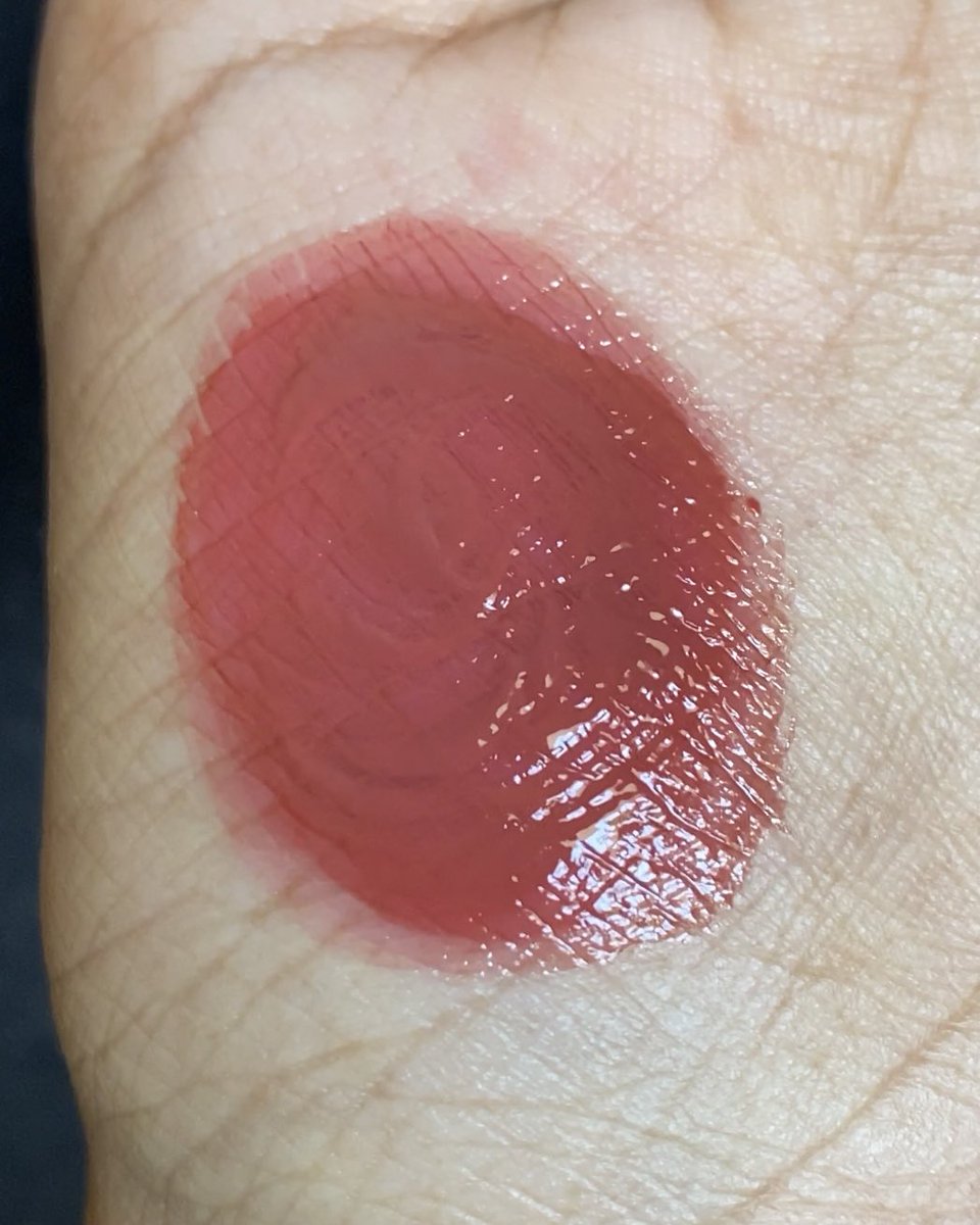 liptint korea ratusan ribu❌
liptint lokal 50ribu-an✅

warnanya cakep, nutup bibir gelap, ga bikin kering, stainya juga okee🤝🏼