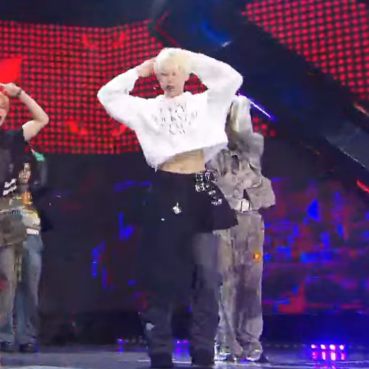 sunoo's mini skirt and hanging top IT JUST STARTED