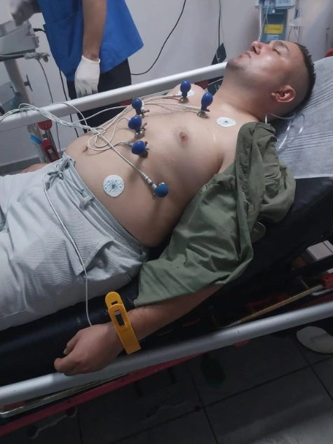 📍Belediye personeline akıl almaz mobbing!

Manisa Salihli Belediyesi’nde Erkan Keskin isimli personele yoldan geçen araçları sayma görevi verildi.

Kızgın güneş altında geçen araçları tek tek saymaya çalışan Erkan Keskin fenalaştı. Sıcaktan bayılan Keskin hastanede tedavi altına