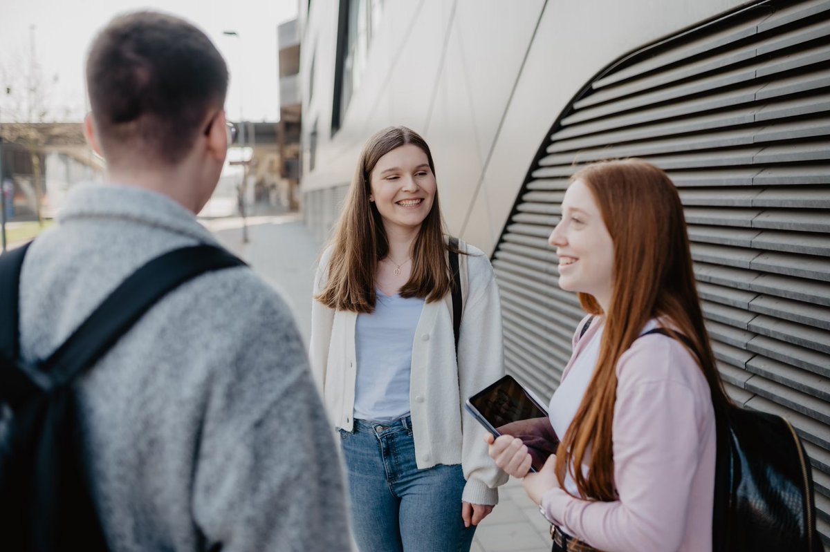 📢 Neue Unternehmenskooperationen: Die #FOMHochschule baut ihre Partnerschaften im Bereich des berufsbegleitenden und Dualen Studiums aus! 🤝 

Zum ganzen Artikel: fom.de/de/presse/2024…

[📸: Burcunur Czyz/FOM]