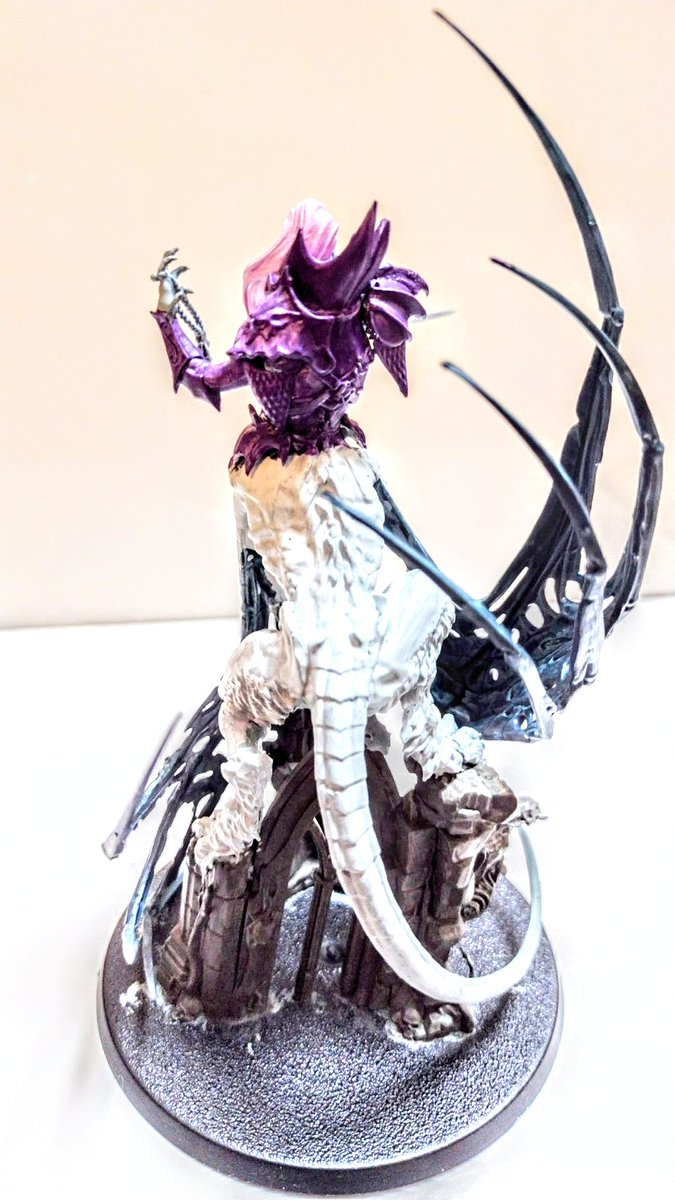 【日刊ウォーハンマーを作る55】

LAUKA VAIのベース色を塗ってみる。思ってたよりも明るいカラーで、特にボディの白さが目立ちます(髪はピンクで決まり)。

ここから青白くしながら、翼とのグラデーションに繋げるんだけど、果たして上手にできるかな？

#warhammer
#ウォーハンマー
#ソウルブライト