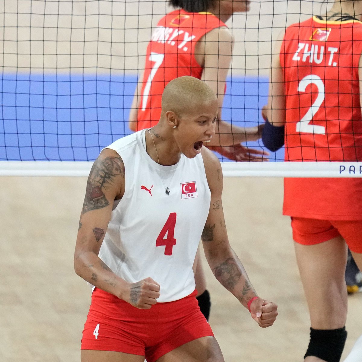 Que bestia del Voleibol es la cubana Melissa Vargas🇨🇺

Ha hecho historia en #OlympicGames metiendo a Turquía🇹🇷 por primera vez en semifinales al vencer a las favoritas chinas con 42 pts, 38 de ellos en ataque y 2 aces.
#FileninSultanlari