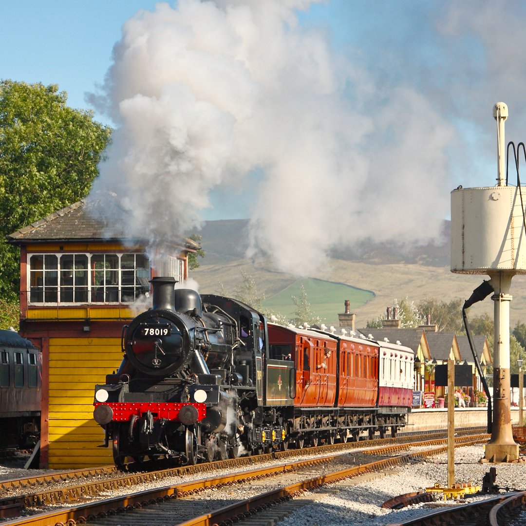 HelloYorkshire's tweet image. Explore Bolton Abbey in style aboard one of Embsay Railway's steam or diesel engines! Keep an eye out for dining and special event options throughout the season.
📷@EmbsaySteam
#SteamEngine #TrainTravel #NorthYorkshire #MustDo