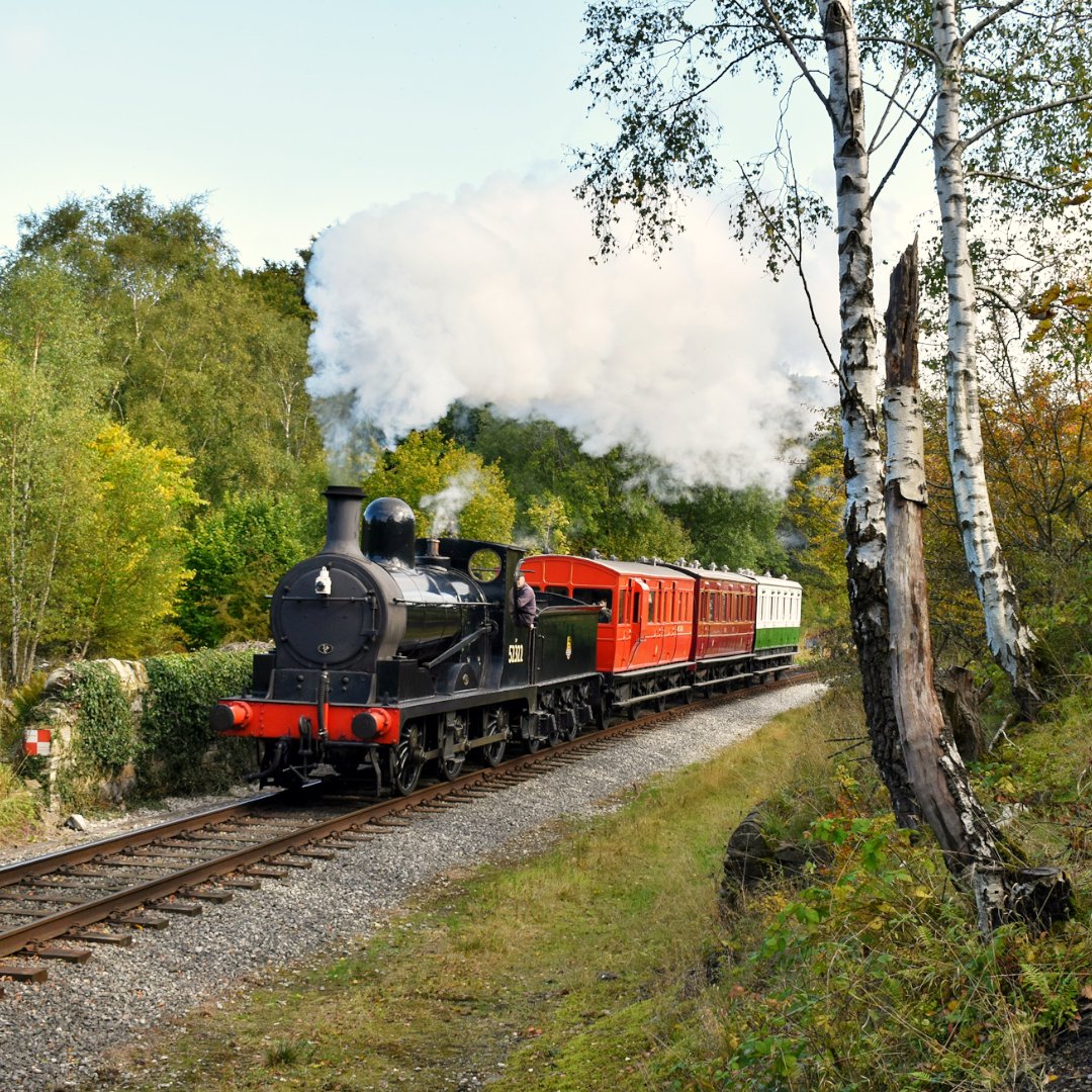 HelloYorkshire's tweet image. Explore Bolton Abbey in style aboard one of Embsay Railway's steam or diesel engines! Keep an eye out for dining and special event options throughout the season.
📷@EmbsaySteam
#SteamEngine #TrainTravel #NorthYorkshire #MustDo