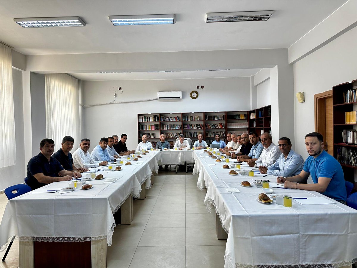İl Müdürümüz Dr. Harun Tüysüz başkanlığında İlçe Millî Eğitim Müdürleriyle İstişare ve Değerlendirme Toplantısı, Kumlu Abdurrahman Gülizar Karadeniz Çok Programlı Anadolu Lisesinde  gerçekleştirildi.

#hataymem
#EğitimHatayaNefesOluyor