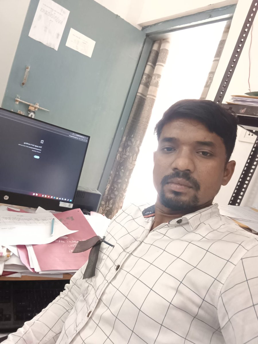 jssscou's tweet photo. सामाजिक सुरक्षा के कंप्यूटर ऑपरेटर अपनी 3 सूत्री मांगो को पूरा करने के लिए काला बिल्ला लगा कर कार्य करते हुए l https://t.co/t3dsViyAPL