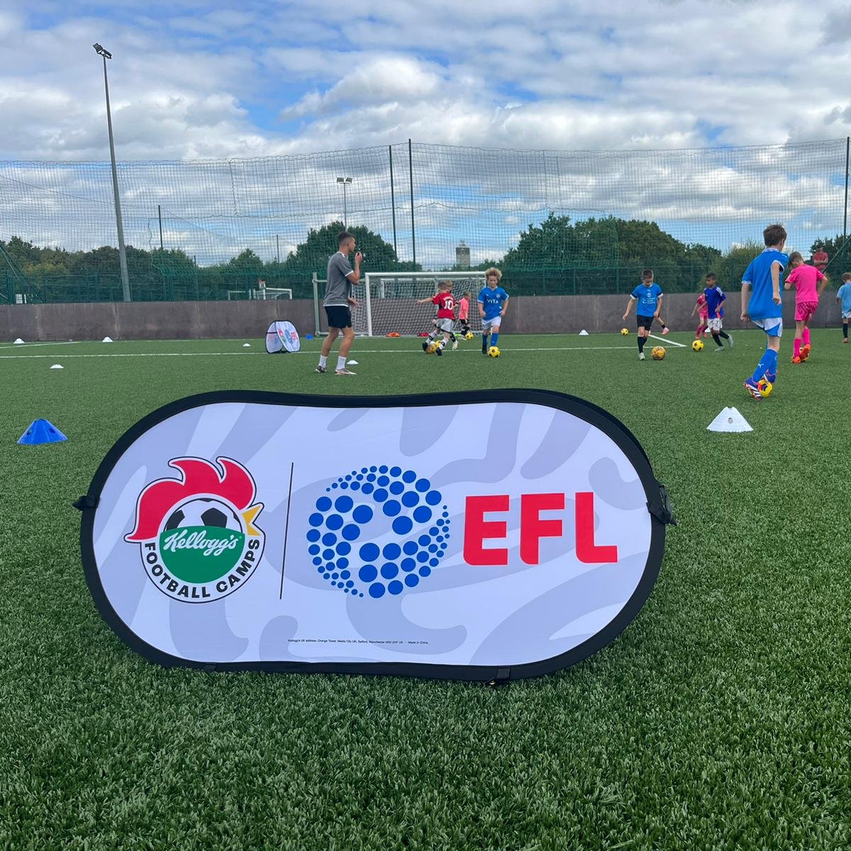 ⚽ Our first Kellogg's Football Camp has kicked off at <a href="/SSVStockport/">StockportSportsVill</a>!

🥅 Lots of football-related fun and activity for kids aged 6-12, delivered by <a href="/SCFCCommunity/">Stockport County Community Trust</a> coaches

☀ Sessions taking place all summer...click below to book

#KelloggsFootballCamps

officialsoccerschools.co.uk/stockportcount…