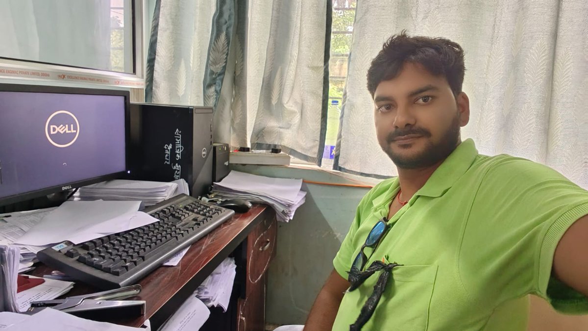 jssscou's tweet photo. सामाजिक सुरक्षा के कंप्यूटर ऑपरेटर अपनी 3 सूत्री मांगो को पूरा करने के लिए काला बिल्ला लगा कर कार्य करते हुए l https://t.co/kNLs2yZljM