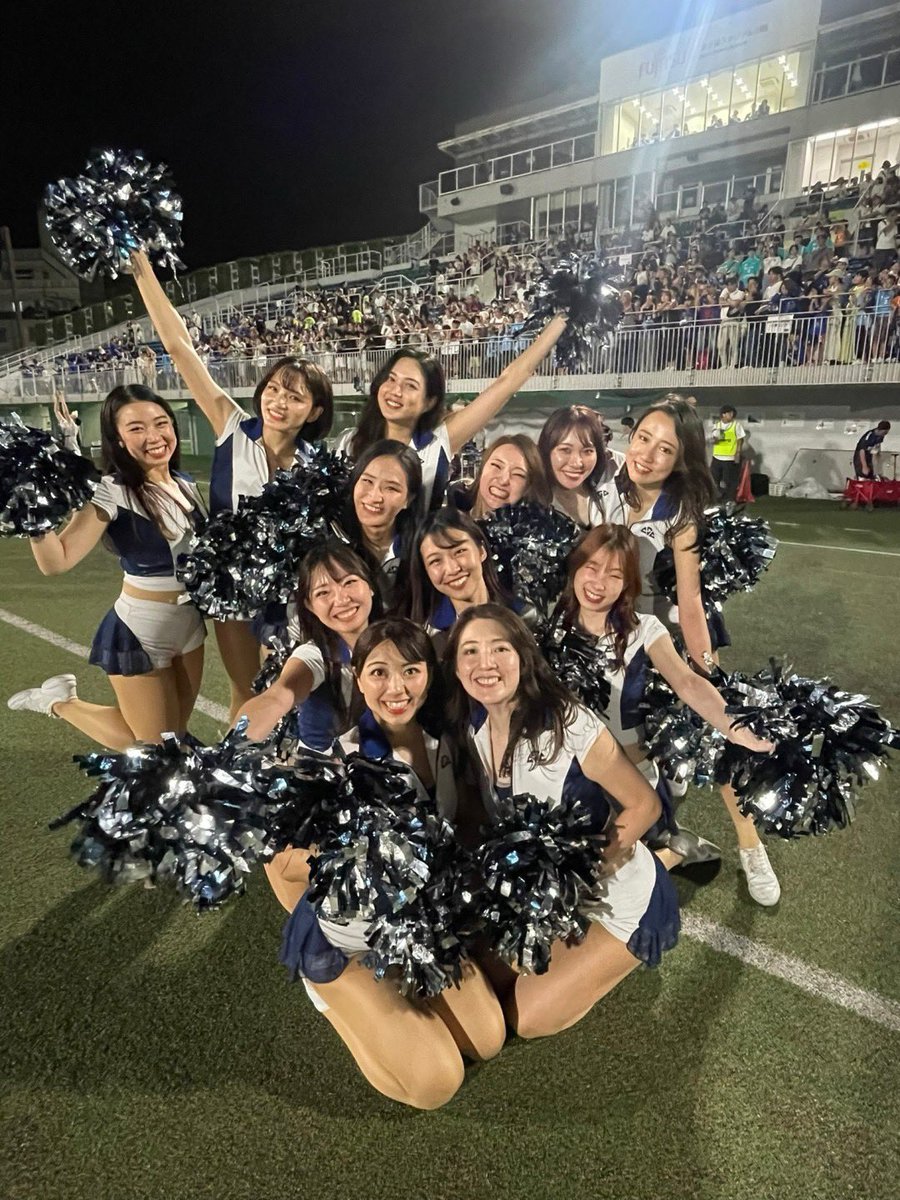 scc_rv's tweet photo. 先日行われた「富士通スタジアム川崎 満員計画2024」vs FIFTY CLUB戦は1-1で引き分けとなりました⚽️
多数のパフォーマンス、ものまねブルーの皆さんのスペシャルライブなど会場が一体となり今年も大成功となりました🌈
サポーターの皆様応援ありがとうございました☀️
#品川CC #footballf #チア https://t.co/hMoYqaoGVh