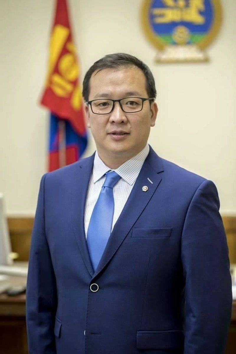 Эргүү БОЯ-ны сайд асан малан бомбоо нээрээ Монголчуудад үнэн гай болчихсон юм бна. Сая хөдөө орон нутгаар сар гаруй хугацаанд яваад ирлээ. Байгалийн үзэсгэлэнт газруудад байсан бүх модон жорлонг аваад хаячихаж ээ.  Тэр хавиар жорлонгийн асуудал үнэхээр хүнд болжээ.